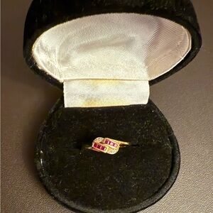 Elegant Gold and Rubies Ring